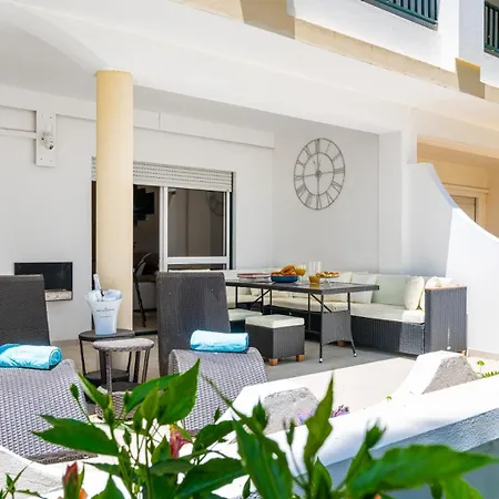 Lounge Garden Apartment